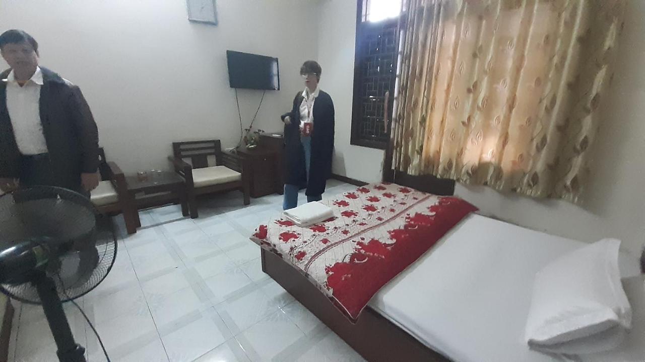 Oyo 681 Hoang Lan Guesthouse Hanoi Eksteriør billede